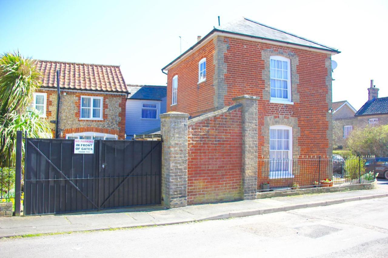 Romantic Flint Cottage On The Suffolk Coast แซกส์มันดัม ภายนอก รูปภาพ